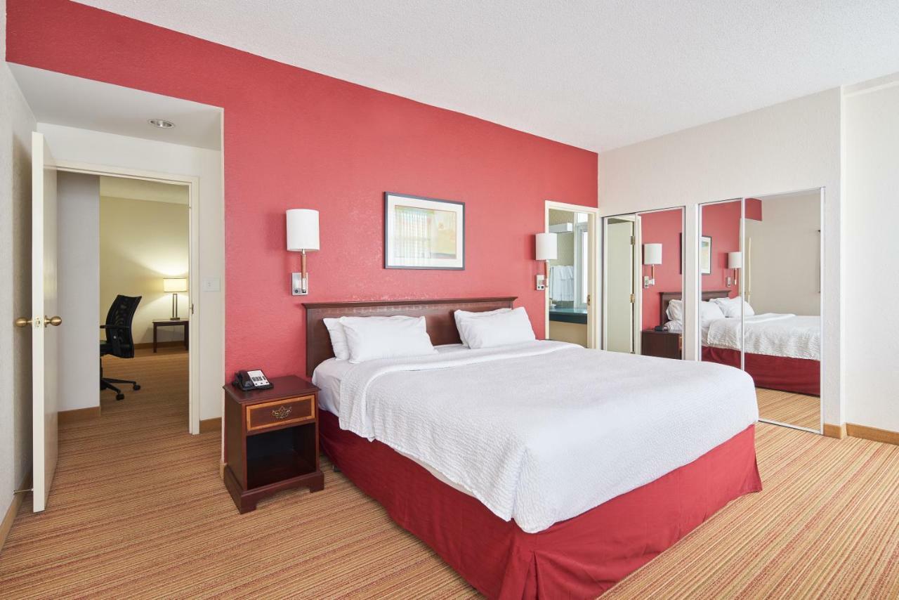 The Carleton Suite Hotel Оттава Экстерьер фото